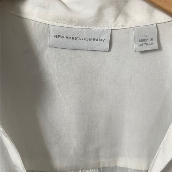 NWOT White Sleeveless Hi-Lo Top - Picture 3 of 3